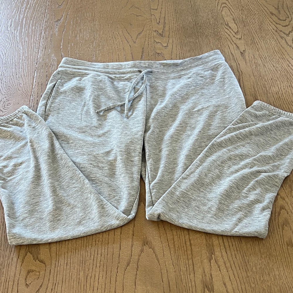 Woman’s Gray Drawstring Jogger Pants